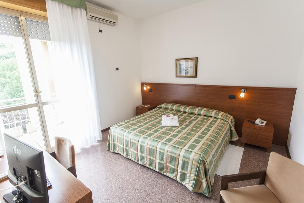 Hotel Rossini Tabiano Terme Exteriér fotografie