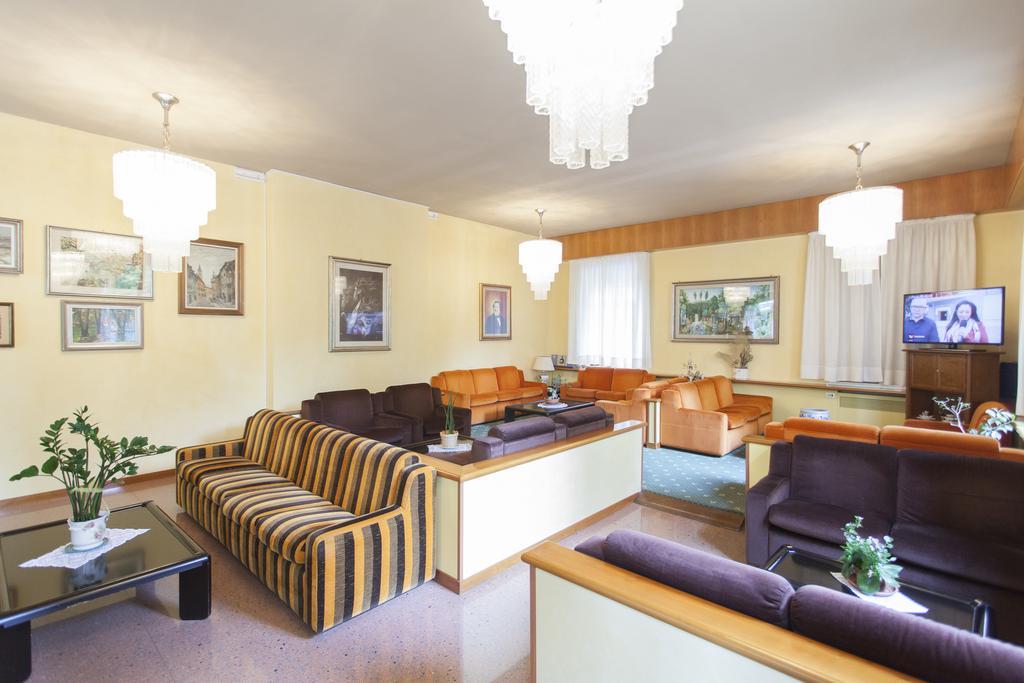 Hotel Rossini Tabiano Terme Exteriér fotografie